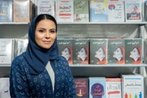 الكاتبة السعودية سامية الحربي توقع “لسن كبقية النساء” في معرض أبوظبي للكتاب