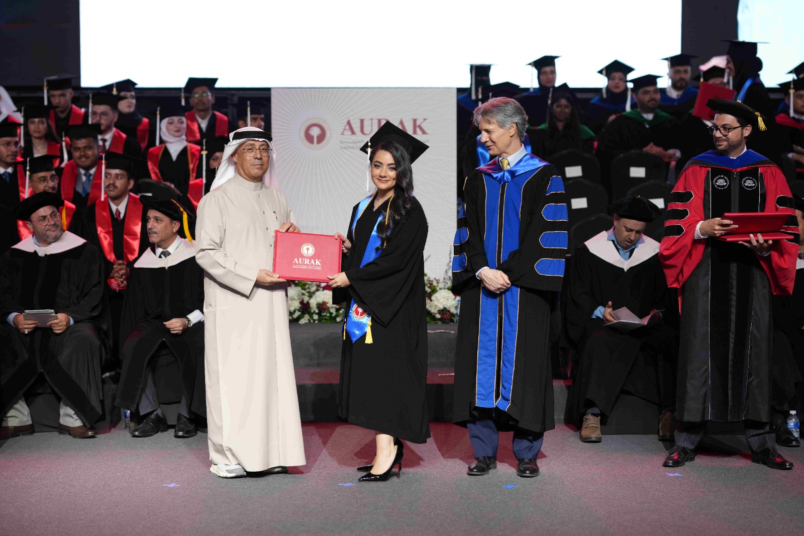 You are currently viewing تخرج عدد قياسي من الخريجات من الجامعة الأمريكية في رأس الخيمة