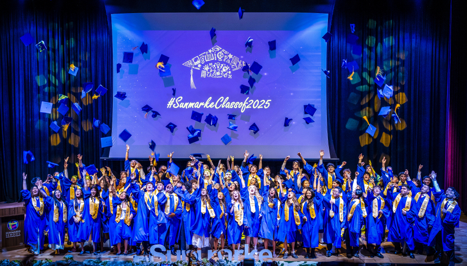 You are currently viewing نتائج طلاب برنامج دبلوم البكالوريا الدولية لدفعة 2025 في مدرسة سنمارك: شهادة على نجاح نهج التعليم الإيجابي