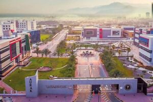 الفصول الدراسية المتكاملة في دائرة الاهتمام: دراسة حديثة توضح كيف يمكن للأنظمة التعليمية السيبرانية-الواقعية إحداث نقلة نوعية في قطاع التعليم العالي