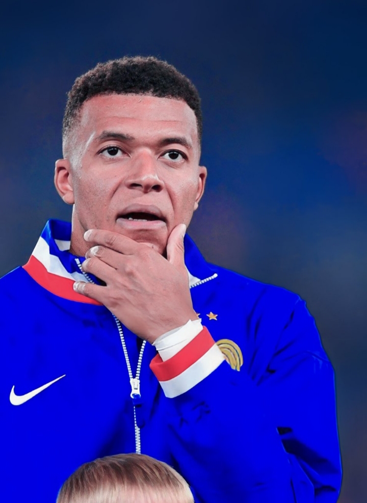 You are currently viewing مبابي: لن أفوز بالكرة الذهبية هذا العام