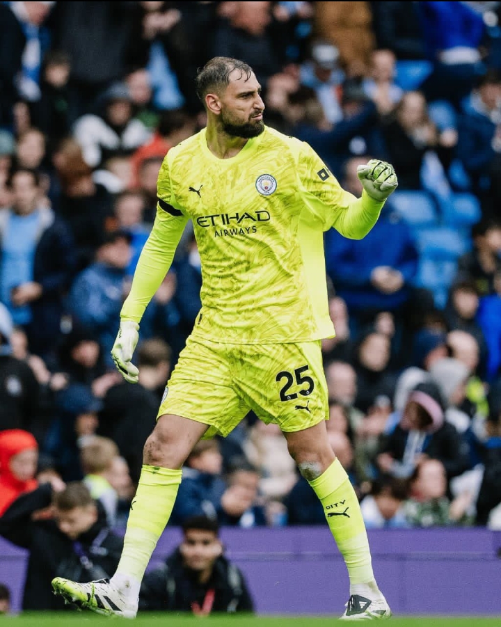 You are currently viewing “مانشستر سيتي يكتسح مانشستر يونايتد بثلاثية نظيفة في الدوري الإنجليزي الممتاز”