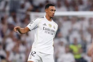 “إصابة ترينت ألكسندر أرنولد تربكه عن الملاعب لمدة 4 أسابيع”