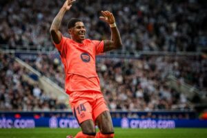 “برشلونة يفوز على نيوكاسل 2-1 في دوري أبطال أوروبا”.