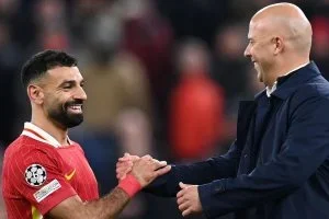 سلوت على دور صلاح دفاعيا: مو لديه قدرة دائما على صناعة الفارق للريدز