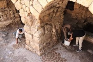 اكتشاف فسيفساء عمرها 1500 عام أسفل طاحونة تاريخية بالصدفة.. اعرف المكان