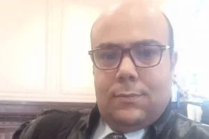 دفنوه جنب أبوه.. دفن نجل محامى الإسكندرية بعد وفاة والده حزنا