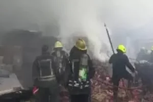 السيطرة على حريق بسيارة نقل داخل مركز بحوث في الشرقية