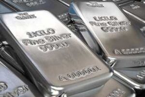 أسعار الفضة تواصل الارتفاع.. خبير ينصح المستثمرين بتوقيت البيع الأنسب