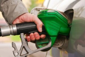 رسميًا.. أسعار البنزين اليوم الخميس