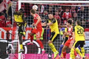 بايرن يهزم دورتموند ويواصل مسيرته المميزة