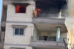 السيطرة على حريق اندلع في شقة بسبب شاحن موبايل شرق الإسكندرية.