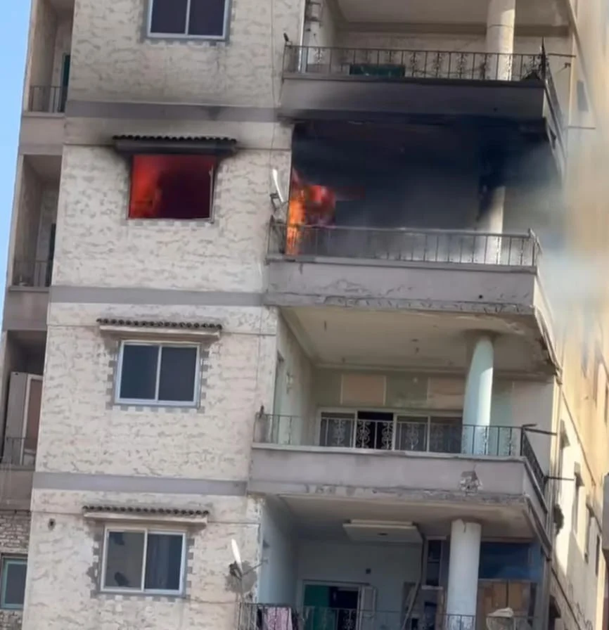 You are currently viewing السيطرة على حريق اندلع في شقة بسبب شاحن موبايل شرق الإسكندرية.