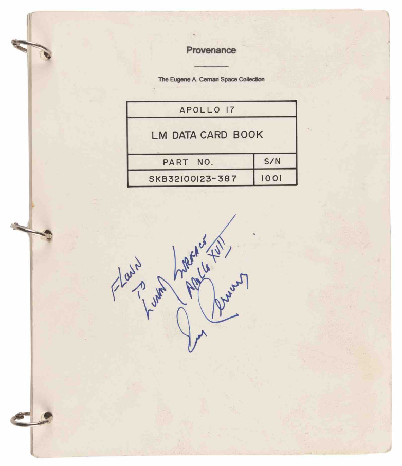 You are currently viewing دفتر أبولو 17 الموقّع من جين سيرنان يُباع بمبلغ ضخم في مزاد (ما القصة؟)