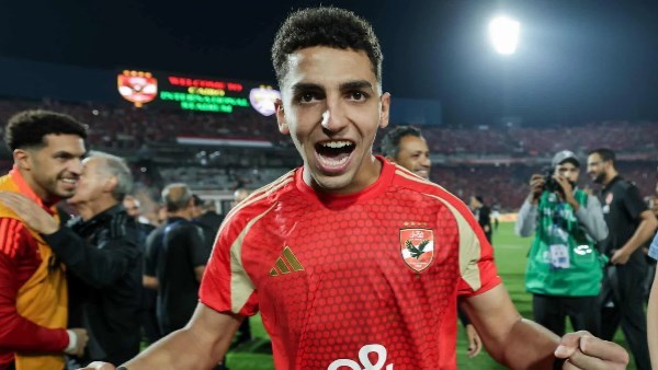Read more about the article الأهلي يحسم الجدل حول شروط تجديد عقد أحمد نبيل كوكا