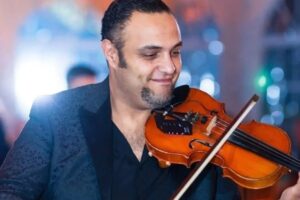 عندما يتنفس الكمان: رحلة سليم بن عبدالله من القلب إلى العالم