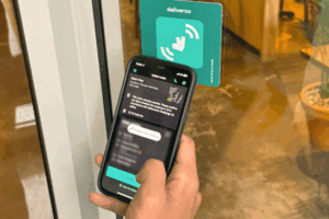 ديليفرو تطلق ميزة تسجيل وصول السائقين لتسهيل استلام الطلبات