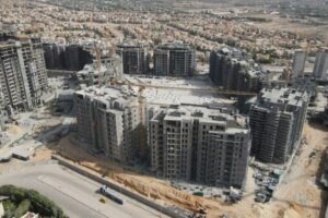 سباق على السيولة.. شركات عقارات مصرية تطرح وحدات بنصف الثمن