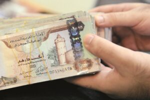 سعر الدرهم الإماراتي اليوم الجمعة.. كم سجل في بنكي مصر والأهلي؟