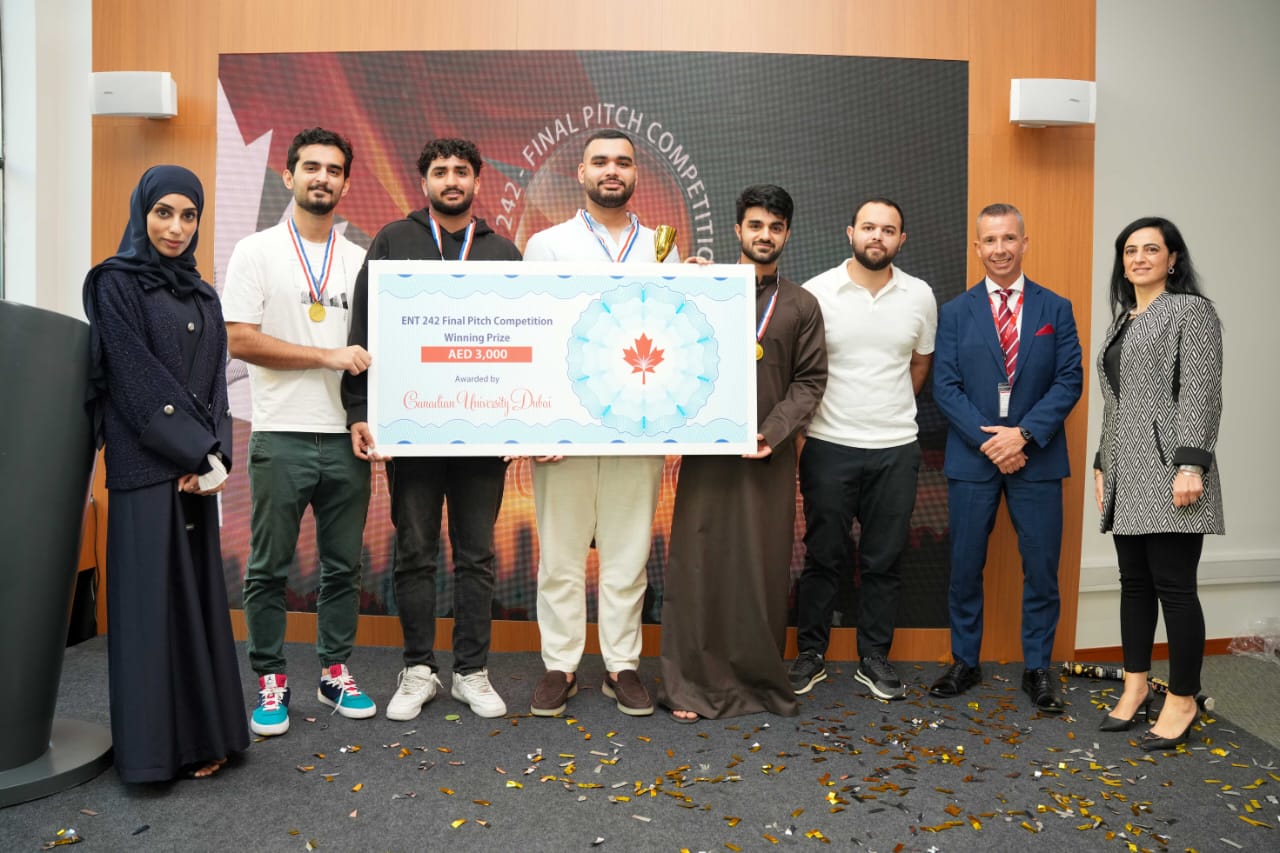 Read more about the article الجامعة الكندية دبي تختتم سلسلة الإرشاد الريادي بعروض مشاريع طلابية عالية التأثير