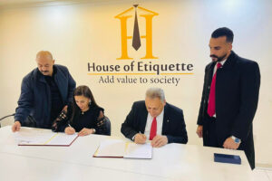 توقيع اتفاقية تعاون أكاديمي ومهني بين أكاديمية بيت الإتيكيت وجامعة الاستقلال في دولة فلسطين
