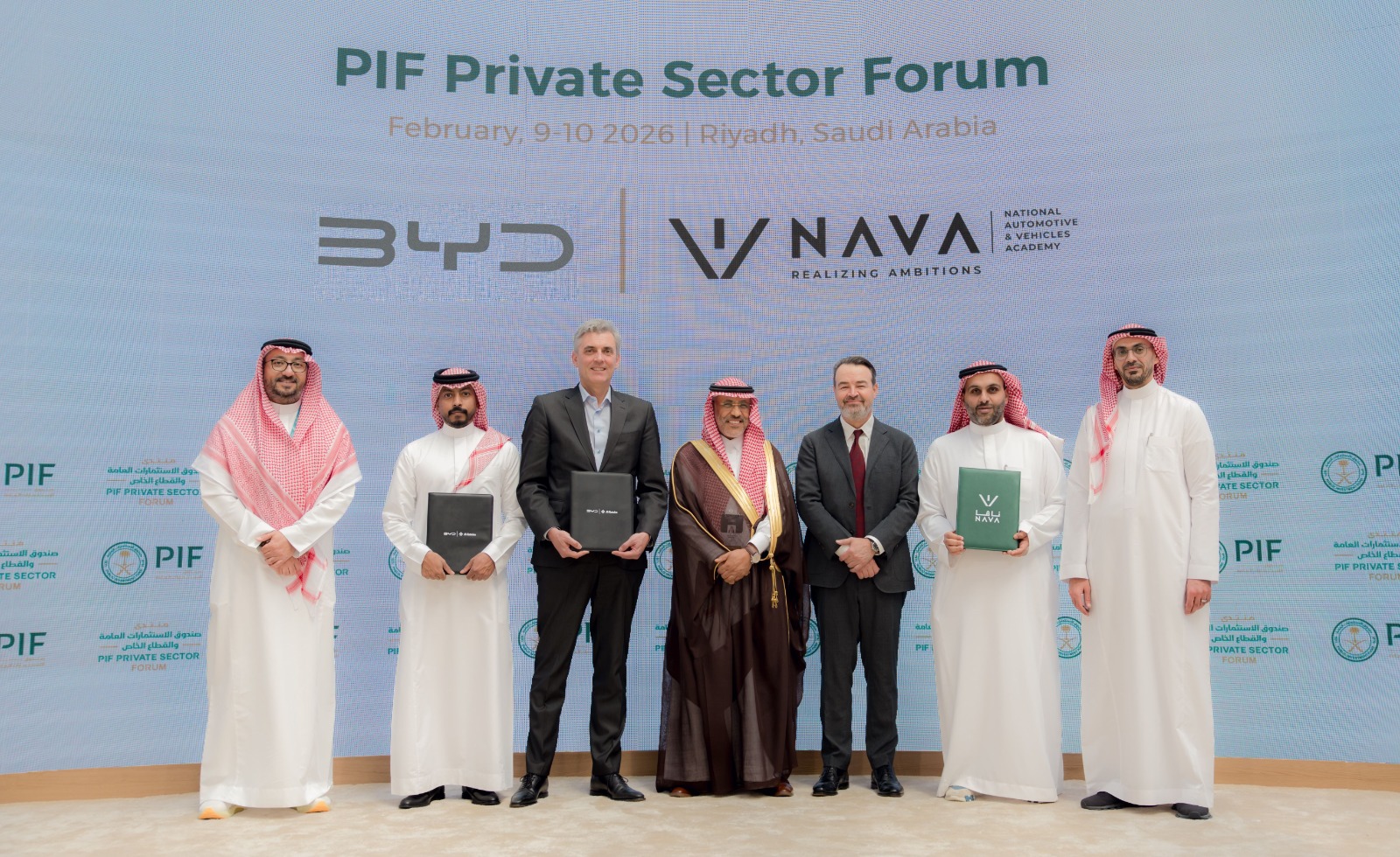 Read more about the article الفطيم BYD السعودية والأكاديمية الوطنية للسيارات والمركبات (ناڤا)  توقعان اتفاقية شراكة استراتيجية لتأهيل الكفاءات الوطنية في قطاع المركبات الكهربائية