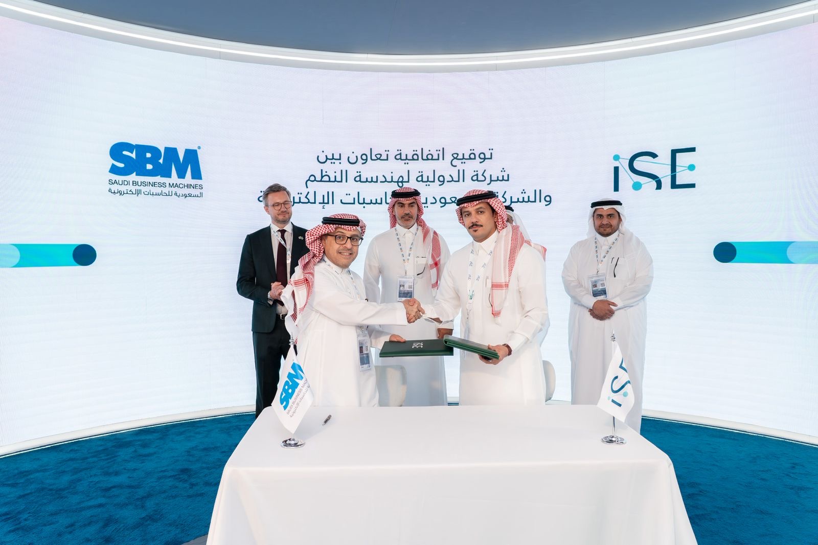 Read more about the article على هامش معرض الدفاع العالمي بالرياض توقيع اتفاقية تعاون بين شركة الدولية لهندسة النظم وشركة السعودية للحاسبات الإلكترونية