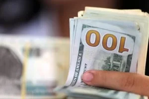 اقتصاد مصر يشهد تراجع الدولار 76 قرشًا خلال شهر مايو