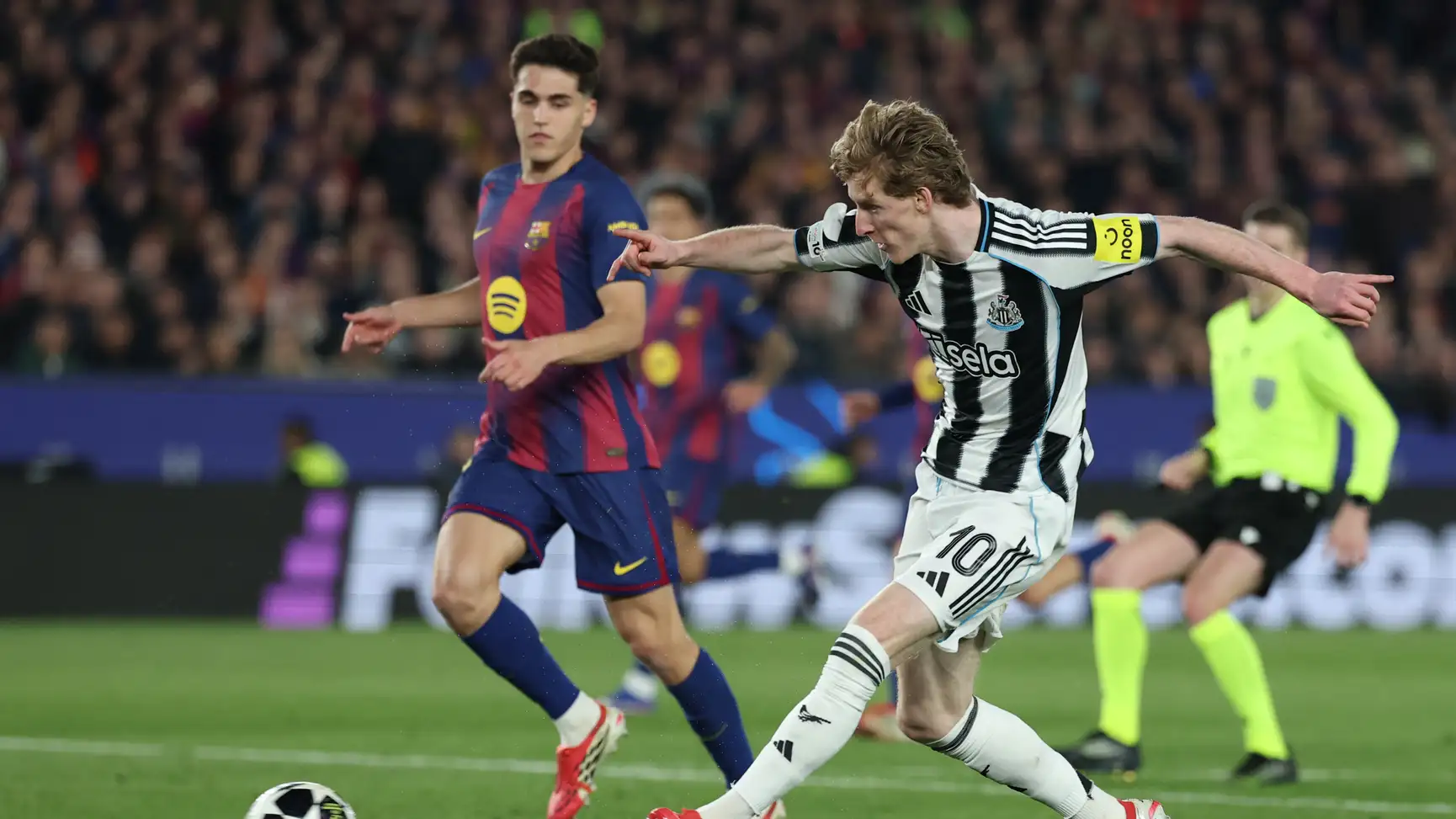 Read more about the article جوردون يجتاز الكشف الطبي في برشلونة.. وأول تصريح من اللاعب