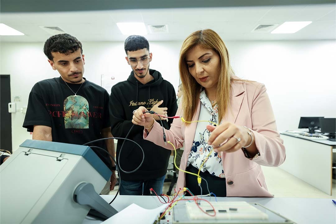 Read more about the article أضافت الجامعة مسارًا تخصصيًا جديدًا في إلكترونيات الطيران والطيران 4.0 إلى برنامج بكالوريوس الهندسة الكهربائية والإلكترونية