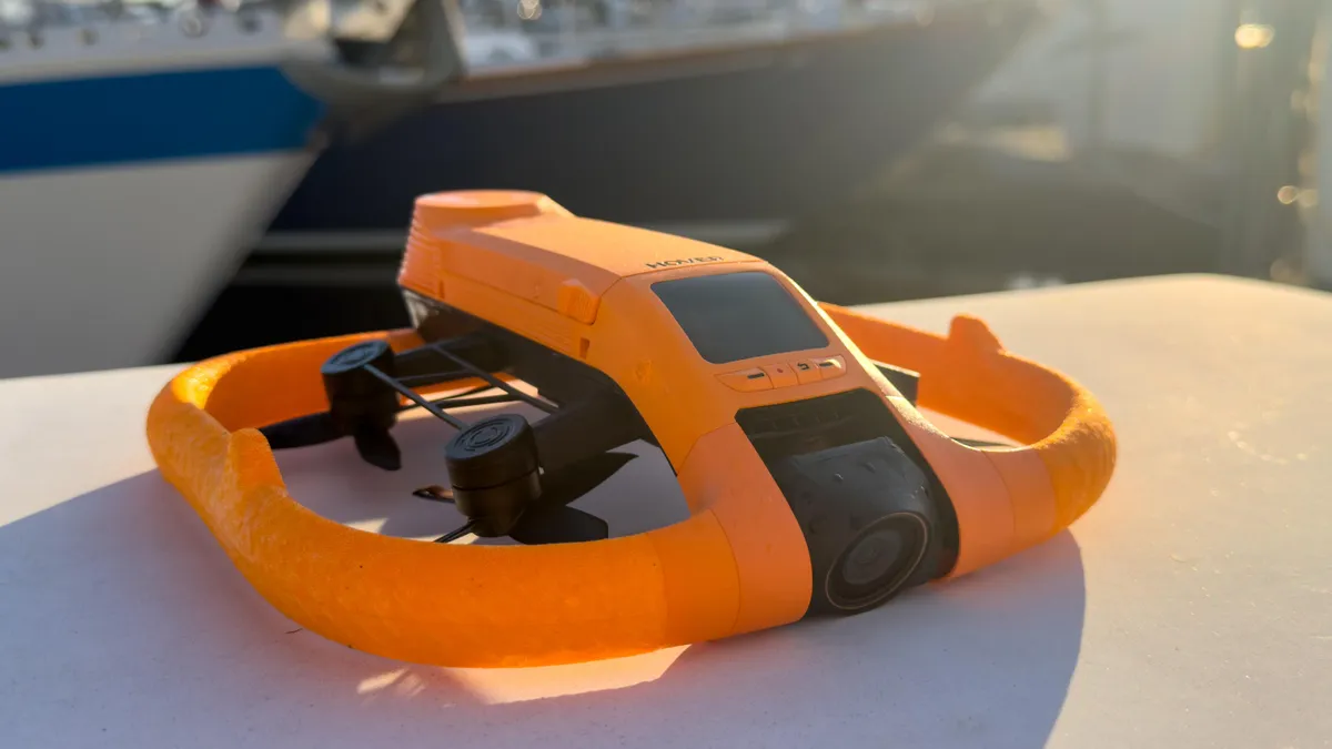Read more about the article اتصال عملي مع HoverAir Aqua، الطائرة بدون طيار التي لا تخاف من الماء