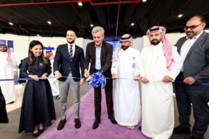 الفطيم تطلق DENZA في السعودية وتطرح طرازي B5 وB8 وتفتتح صالتي عرض رئيسيتين في الرياض وجدة